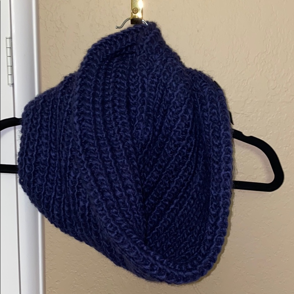 Chunky Dark Purple Yarn Infinity Scarf